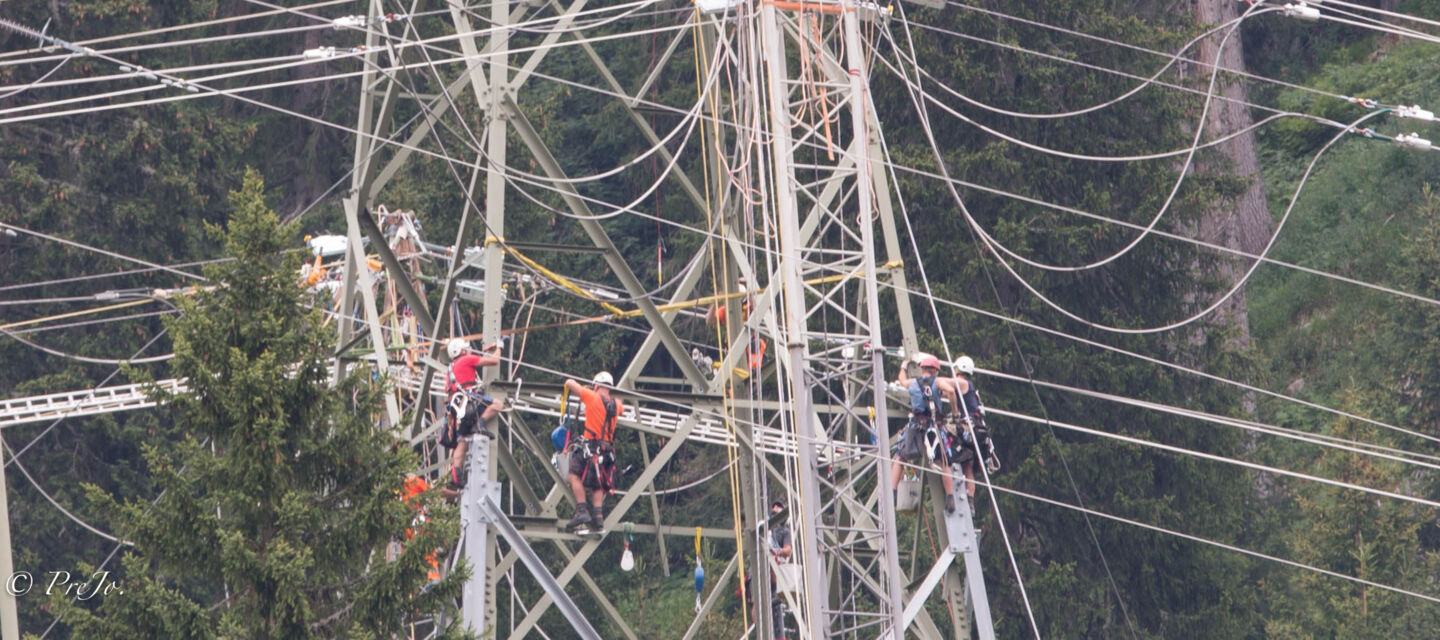 Leitungssanierung San Bernardino Etappe 2015 Los 3, 400 kV Soazza - Sils i.D. Leitungssanierung San Bernardino Etappe 2015 Los 3, 400 kV Soazza - Sils i.D.